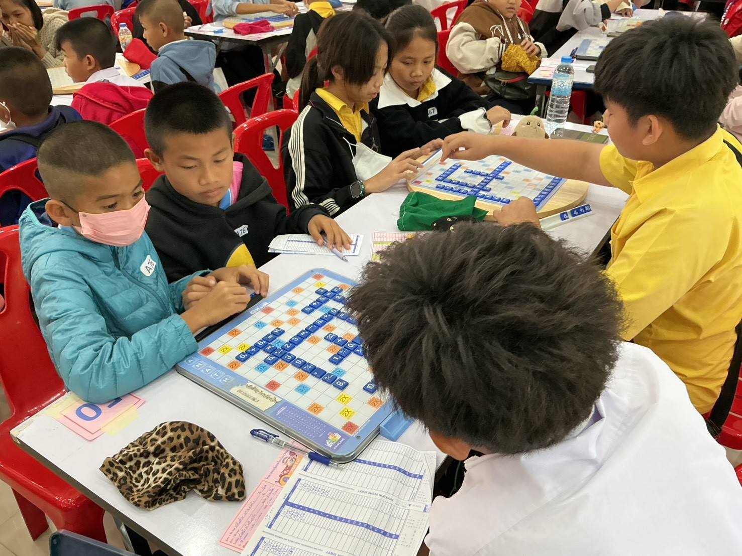 โรงเรียนบ้านหนองคูณ ขอแสดงความยินดีกับ เด็กชายรณกร หินซุย เด็กชายชิษณุพงศ์ พรมกำเนิด นักเรียนชั้นประถมศึกษาปีที่ 5 เข้าร่วมแข่งขันการต่อสมการทางคณิตศาสตร์ ได้ลำดับที่ 23 จากจำนวน 107 ทีม การแข่งขันการต่อสมการทางคณิตศาสตร์ (A-MATH) ณ โรงเรียนยโสธรพิทยาคม จ.ยโสธร เมื่อวันเสาร์ ที่ 29 พฤศจิกายน พ.ศ.2568 ที่ผ่านมา ครูผู้ฝึกสอน คุณครูสุมานี กลิ่นพูน