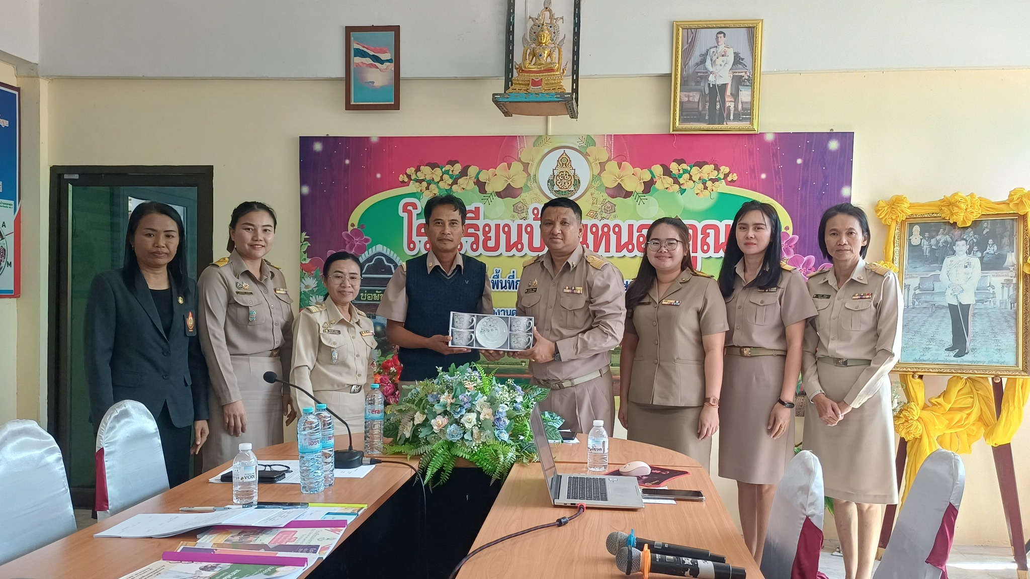 วันที่​ 9​ กุมภาพันธ์​ 2569​ โรงเรียนบ้านหนองคูณ นำโดยท่านผอ.สรรเสริญ กลิ่นพูน ผู้อำนวยการโรงเรียน คณะครูและบุคลากร ขอขอบคุณ คณะผู้บริหารสถานศึกษา กลุ่มตำบลศรีสว่าง อำเภอโพนทราย ร่วมแลกเปลี่ยนเรียนรู้ในการจัดการเรียนการสอนและการบริหารจัดการฐานข้อมูลของโรงเรียนบ้านหนองคูณ ขอขอบคุณครับ