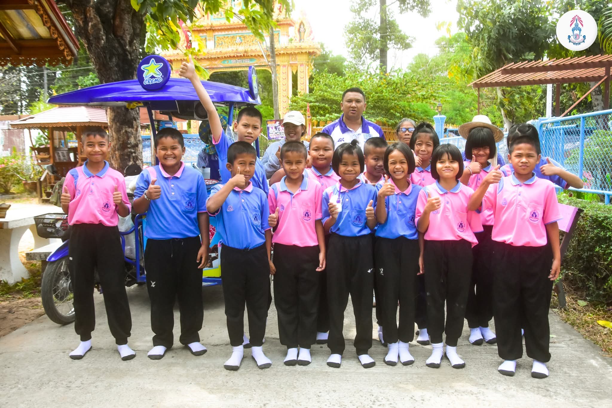 โรงเรียนบ้านหนองคูณ ขอขอบคุณ คุณมัตติกา บ่อชน หมู่ที่ 12 แจกไอศครีม 1 ถังใหญ่ แก่ลูกๆนักเรียน พร้อมคณะครูและบุคลากร เนื่องในวันคล้ายวันเกิด วันที่ 5 มีนาคม มอบโดย คุณแม่ถนอม บ่อชน ขอพระขอบคุณครับ