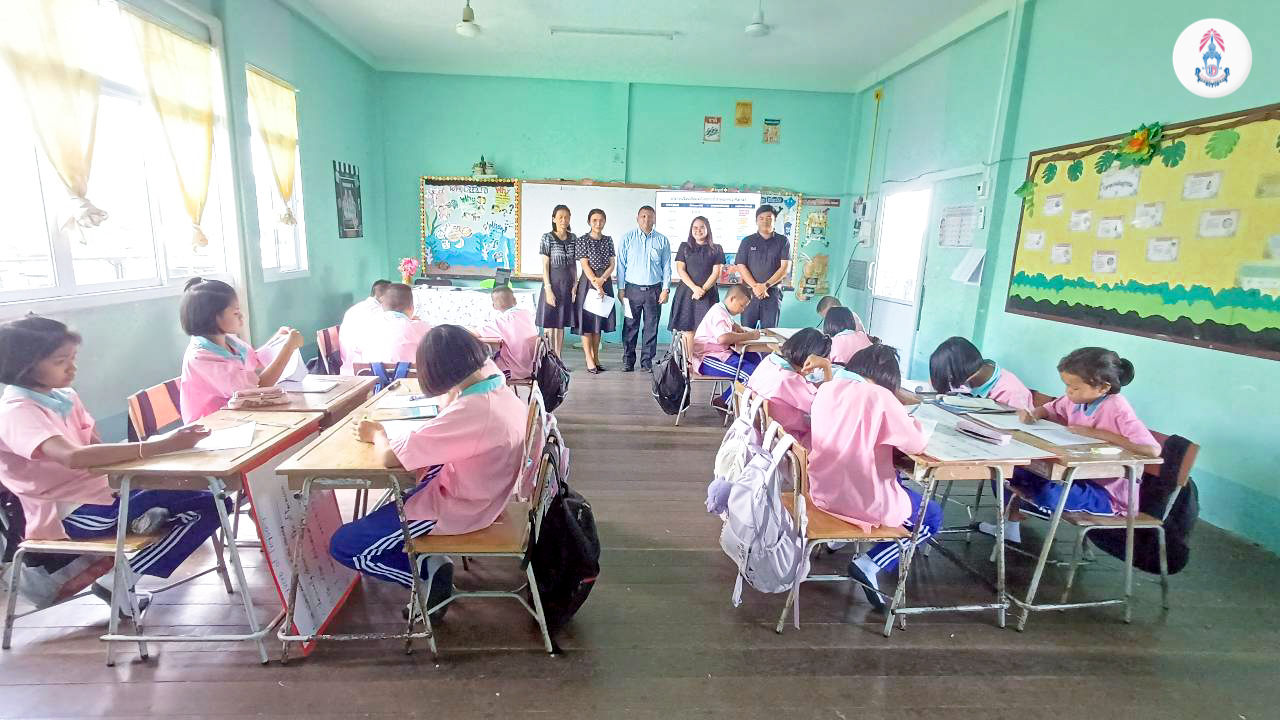 วันที่ 23 มิถุนายน 2569 การดำเนินการสร้างโรงเรียนชุมชนแห่งการเรียนรู้(SLC : School as Learning Community) ปีงบประมาณ 2569 ครั้งที่ 3 สร้างความมั่นใจในคุณภาพการจัดการศึกษาของโรงเรียนบ้านหนองคูณ. นำโดย ผอ.สรรเสริญ กลิ่นพูน ครููสุมานี กลิ่นพูน ครูพนิดา เชิงหอม และครูสุภวัฒน์ สุพัฒ เข้าสังเกตและสะท้อนผลการจัดการเรียนรู้​ วิชาภาษาอังกฤษ ชั้นประถมศึกษาปีที่ 5 สอนโดย คุณครูบุหรัน ไชยงาม Model Teacher