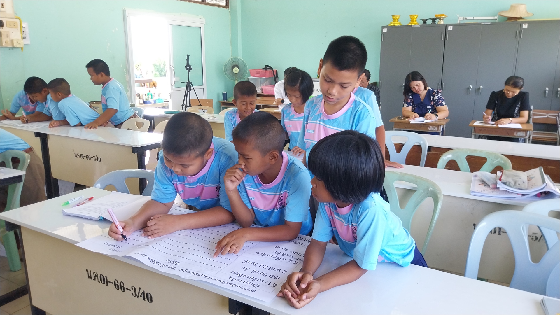 วันที่ 26​ มิถุนายน 2569 การดำเนินการสร้างโรงเรียนชุมชนแห่งการเรียนรู้(SLC : School as Learning Community) ปีงบประมาณ 2569 ครั้งที่ 3 สร้างความมั่นใจในคุณภาพการจัดการศึกษาของโรงเรียนบ้านหนองคูณ. นำโดย ผอ.สรรเสริญ กลิ่นพูน ครููอุลัยพร หินซุย ครูบุหรัน ไชยงามและครูศิรินภา ภูกลาง เข้าสังเกตและสะท้อนผลการจัดการเรียนรู้ วิชาคณิตศาสตร์ ชั้นประถมศึกษาปีที่ 4 สอนโดย คุณครูสุมานี กลิ่นพูน Model Teacher