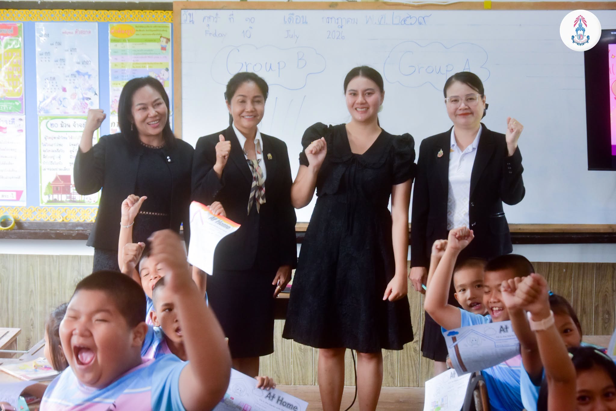 Open Class ห้องเรียนชั้นประถมศึกษาปีที่ 3 วิชาภาษาอังกฤษ จัดการเรียนรู้โดยคุณครูปณิตา ศรีสุไชย​ ให้กับคณะกรรมการนิเทศเชิงรุกปลุกพลังครู สู่คุณภาพผู้เรียน ระยะที่ 1 ปีการศึกษา 2569 จากสำนักงานเขตพื้นที่การศึกษาประถมศึกษาร้อยเอ็ด เขต 2 เมื่อวันที่ 10 กรกฎาคม 2569 ขอบคุณคำแนะนำจากคณะกรรมการนิเทศฯ เพื่อยกระดับคุณภาพการจัดการเรียนรู้ให้ดียิ่งขึ้น ขอบคุณครับ #SLCครั้งที่4ปีงบประมาณ2569